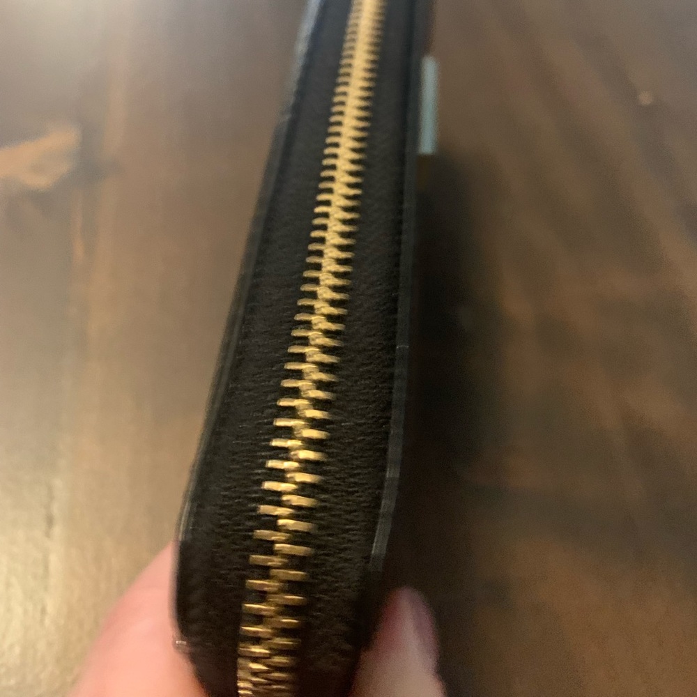 Kate Spade Zip Wallet - Picture 4 of 10